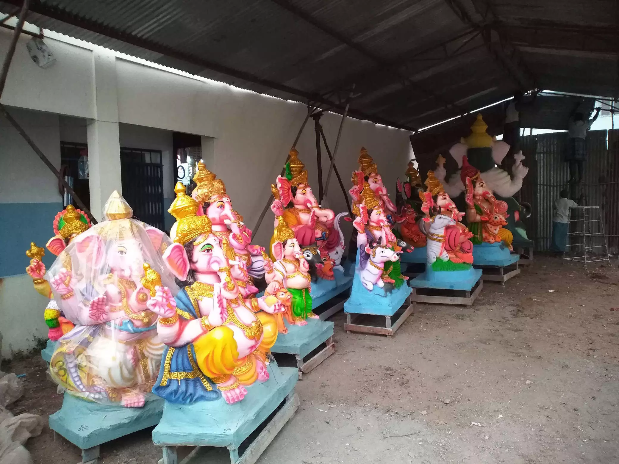 குமாரபாளையத்தில் விநாயகர் சிலைகள் விற்பனை துவக்கம் குமாரபாளையத்தில் விநாயகர் சிலைகள் விற்பனை துவக்கம்