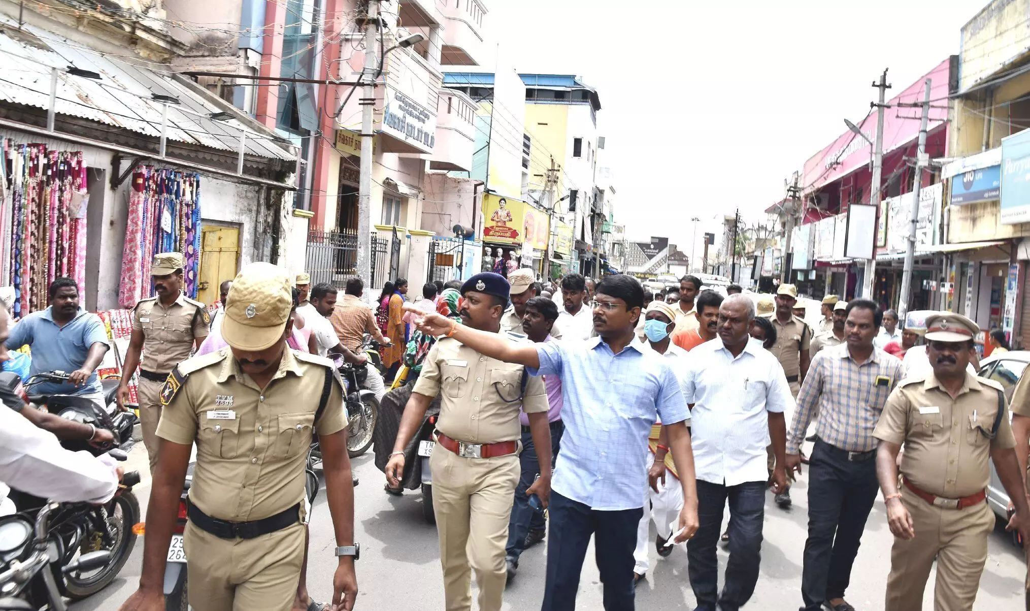 திருவண்ணாமலை கிரிவலப் பாதையில் ஆக்கிரமிப்புகள் அதிரடியாக அகற்றம் திருவண்ணாமலை கிரிவலப் பாதையில் ஆக்கிரமிப்புகள் அதிரடியாக அகற்றம்