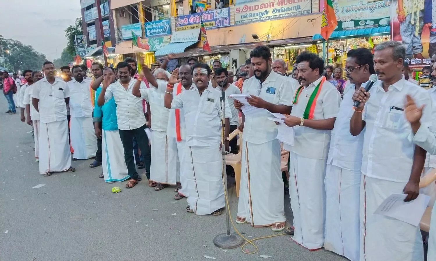 காரியாபட்டியில் பாஜக சார்பில் ஆர்ப்பாட்டம் காரியாபட்டியில் பாஜக சார்பில் ஆர்ப்பாட்டம்