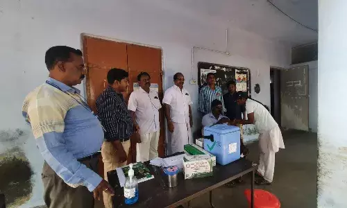 ஈரோடு மாவட்டத்தில் நேற்று ஒரேநாளில் 29,046 பேருக்கு கொரோனா தடுப்பூசி ஈரோடு மாவட்டத்தில் நேற்று ஒரேநாளில் 29,046 பேருக்கு கொரோனா தடுப்பூசி