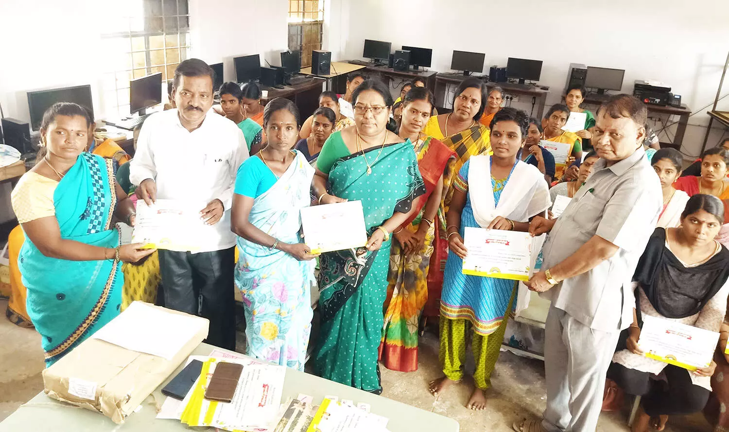 கல்வித்துறை சார்பில் இல்லம் தேடி கல்வி திட்ட தன்னார்வலர்களுக்குப் பயிற்சி கல்வித்துறை சார்பில் இல்லம் தேடி கல்வி திட்ட தன்னார்வலர்களுக்குப் பயிற்சி