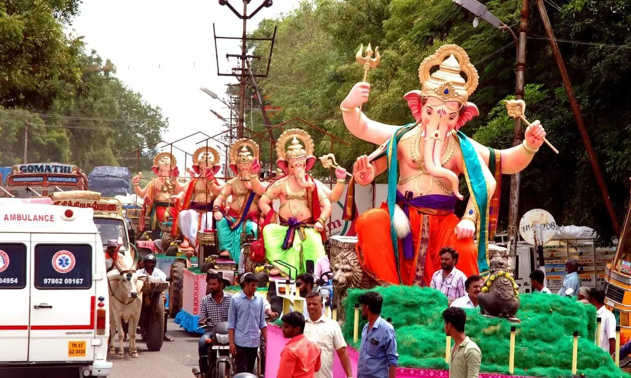 விநாயகர் சதுர்த்தி: ராஜபாளையத்தில் பிரதிஷ்டை செய்யப்பட்ட விநாயகர் சிலைகள் விநாயகர் சதுர்த்தி: ராஜபாளையத்தில் பிரதிஷ்டை செய்யப்பட்ட விநாயகர் சிலைகள்