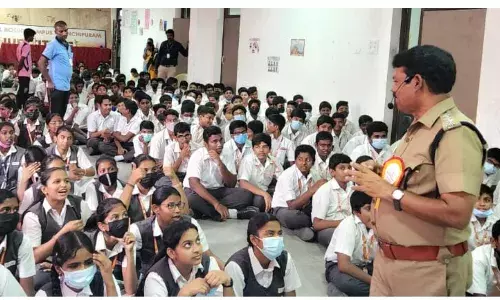காஞ்சிபுரத்தில் வாகன ஓட்டுநர்கள், மாணவர்களுக்கு விழிப்புணர்வு நிகழ்ச்சி