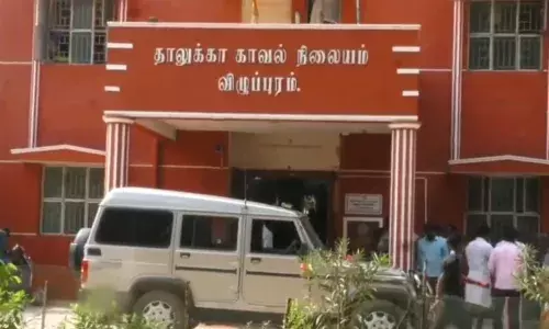 விழுப்புரம் அருகே மினி வேன் மோதி ஜே.சி.பி. ஆப்பரேட்டர் உயிரிழப்பு