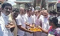 தீர்ப்பை வரவேற்று திருவண்ணாமலையில் அதிமுகவினர் கொண்டாட்டம் தீர்ப்பை வரவேற்று திருவண்ணாமலையில் அதிமுகவினர் கொண்டாட்டம்