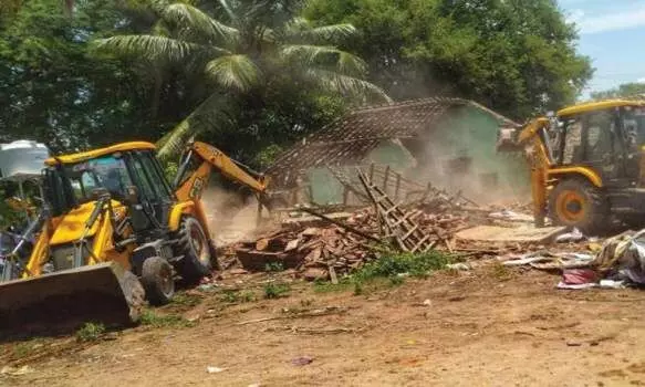 ஏரியின் நீர்பிடிப்பு பகுதியில் ஆக்கிரமிப்புகள் அகற்றம் ஏரியின் நீர்பிடிப்பு பகுதியில் ஆக்கிரமிப்புகள் அகற்றம்