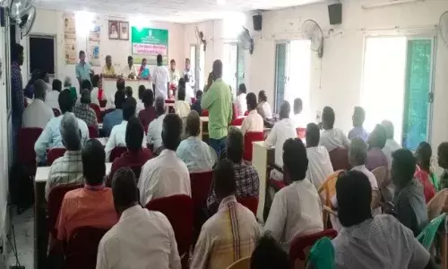 திருவண்ணாமலையில் அமைக்கப்பட்டுள்ள சுங்கச்சாவடியை அகற்ற  கோரிக்கை திருவண்ணாமலையில் அமைக்கப்பட்டுள்ள சுங்கச்சாவடியை அகற்ற  கோரிக்கை