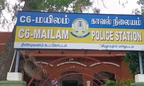 மயிலம் அருகே மது குடிப்பதற்காக ஆடுகளை திருடிய இருவர் கைது மயிலம் அருகே மது குடிப்பதற்காக ஆடுகளை திருடிய இருவர் கைது