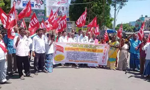 மின்கட்டணம், வீட்டுவரி  உயர்வு கண்டித்து ஏ.ஐ.டி.யு.சி. ஆர்ப்பாட்டம் மின்கட்டணம், வீட்டுவரி  உயர்வு கண்டித்து ஏ.ஐ.டி.யு.சி. ஆர்ப்பாட்டம்