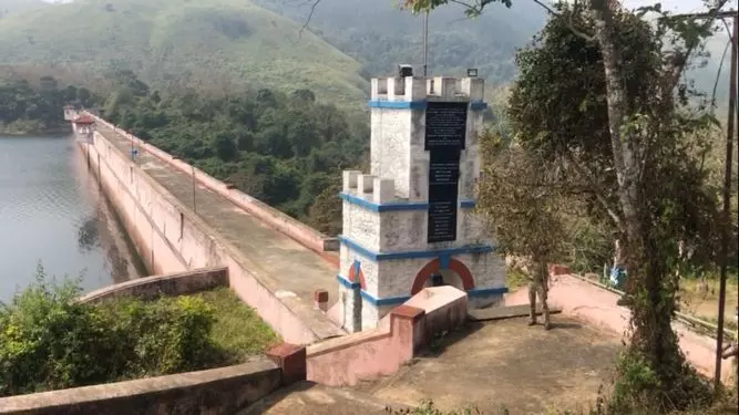 2 நாட்களாக மழையில்லாததால் முல்லை பெரியாறு அணை நீர்மட்டம் சரிவு 2 நாட்களாக மழையில்லாததால் முல்லை பெரியாறு அணை நீர்மட்டம் சரிவு