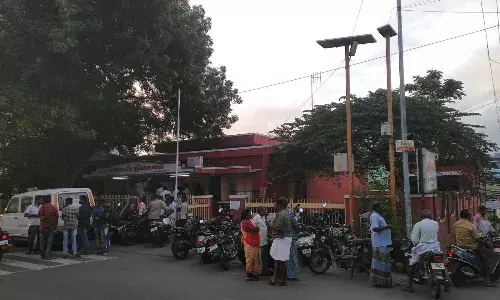 குமாரபாளையத்தில் நகை, பணம் திருட்டு:  சிறுவன் கைது குமாரபாளையத்தில் நகை, பணம் திருட்டு:  சிறுவன் கைது