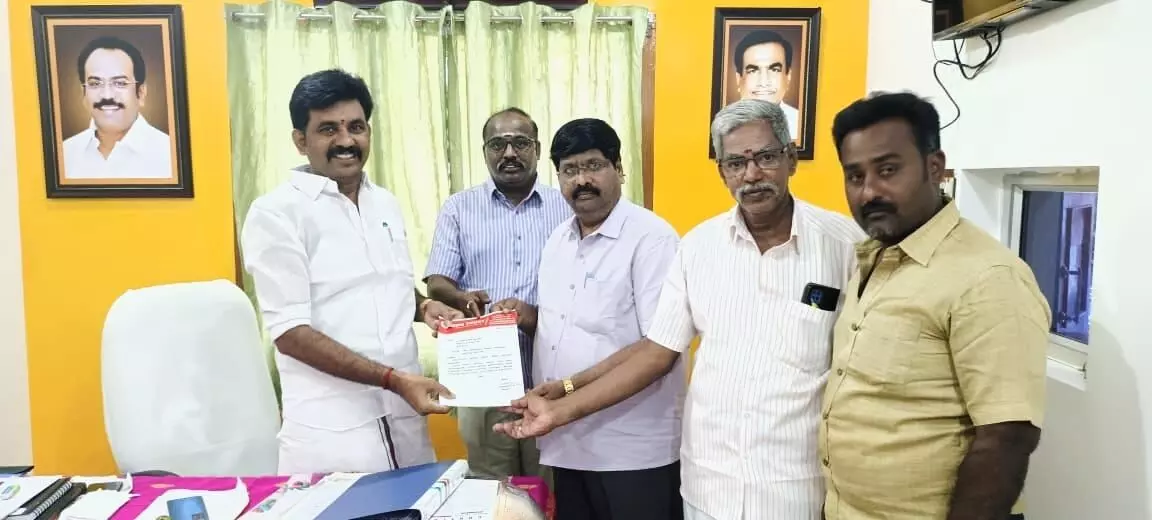 ஆக்கிரமிப்பை அகற்றி வாரச்சந்தை அமைக்க சமூக ஆர்வலர்கள் கோரிக்கை ஆக்கிரமிப்பை அகற்றி வாரச்சந்தை அமைக்க சமூக ஆர்வலர்கள் கோரிக்கை