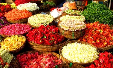 ப.வேலூர் ஏல மார்க்கெட்டில் பூக்கள் விலை உயர்வு: விவசாயிகள் மகிழ்ச்சி