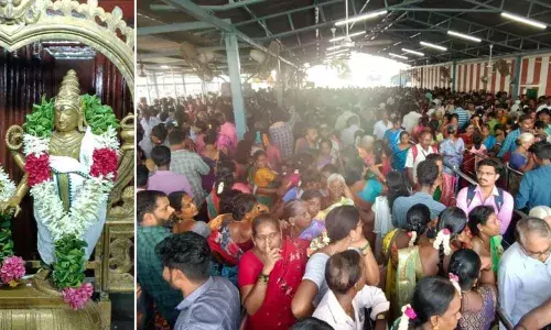 சிறுவாபுரி முருகன் கோவிலில் அலைமோதிய பக்தர்கள் கூட்டம்
