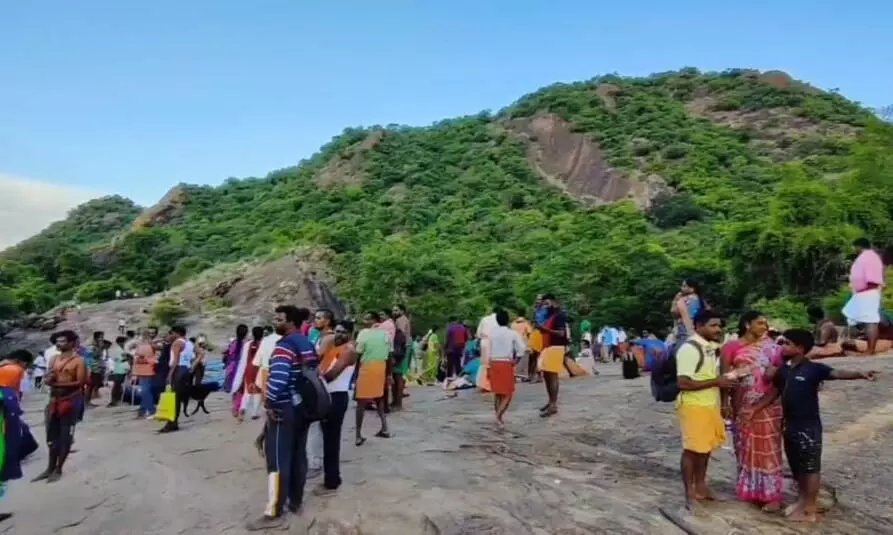 சதுரகிரி சுந்தர மகாலிங்கசுவாமி கோயிலுக்கு பக்தர்கள் செல்ல அனுமதி சதுரகிரி சுந்தர மகாலிங்கசுவாமி கோயிலுக்கு பக்தர்கள் செல்ல அனுமதி