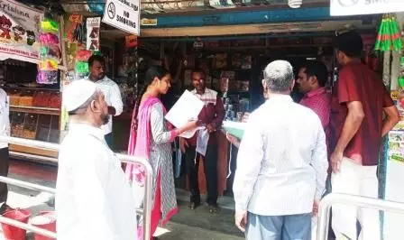ஆரணியில் பட்டாசு கடைகளில் கோட்டாட்சியர் ஆய்வு ஆரணியில் பட்டாசு கடைகளில் கோட்டாட்சியர் ஆய்வு
