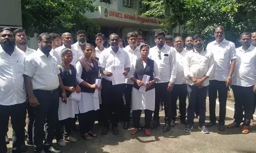 பாதுகாப்பு கோரி எஸ்.பி அலுவலகத்தில் வி.சி.க வழக்கறிஞர் அணி புகார் மனு பாதுகாப்பு கோரி எஸ்.பி அலுவலகத்தில் வி.சி.க வழக்கறிஞர் அணி புகார் மனு