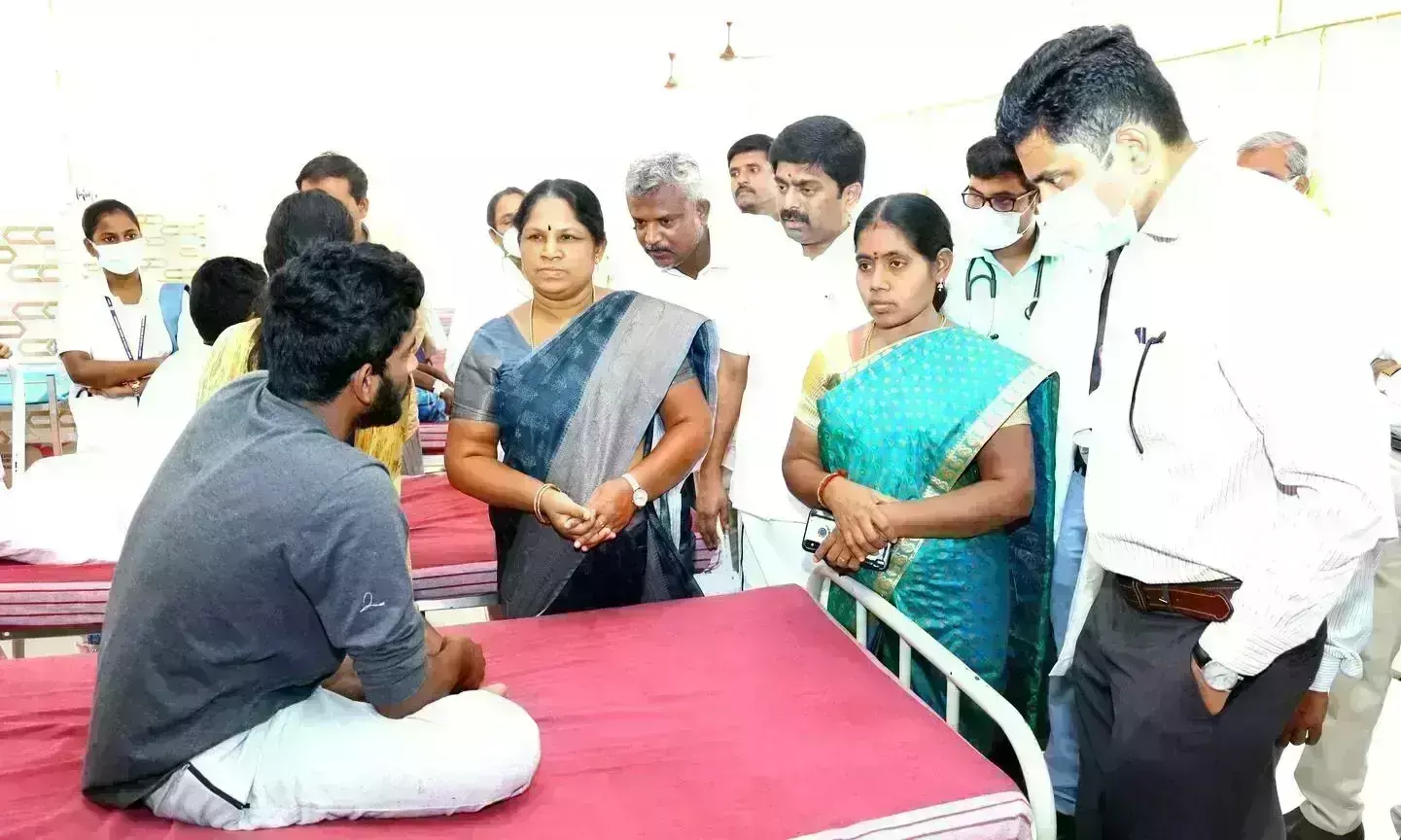 அரசு மருத்துவமனையில் சிகிச்சை பெற்ற காப்பக சிறுவர்கள் டிஸ்சார்ஜ் அரசு மருத்துவமனையில் சிகிச்சை பெற்ற காப்பக சிறுவர்கள் டிஸ்சார்ஜ்