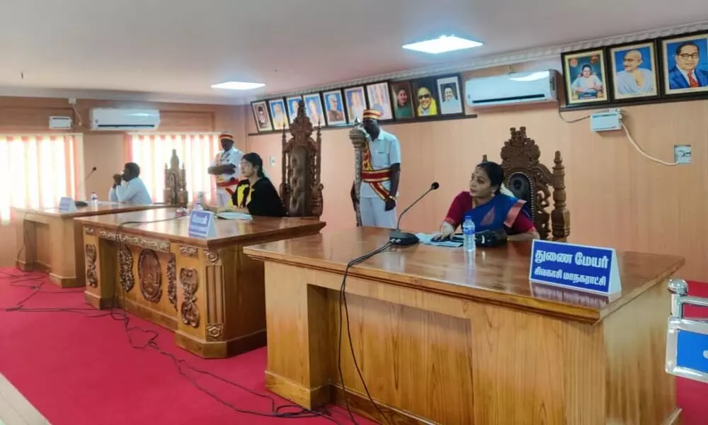 சிவகாசி மாநகராட்சி கூட்டம்: திமுக கவுன்சிலர்கள் வாக்குவாதம் சிவகாசி மாநகராட்சி கூட்டம்: திமுக கவுன்சிலர்கள் வாக்குவாதம்