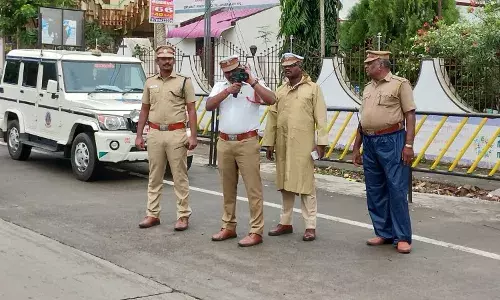 பறக்கும் வேகத்தில் பஸ்கள்;  பறிமுதல் செய்யப்படும் - டிஎஸ்பி எச்சரிக்கை பறக்கும் வேகத்தில் பஸ்கள்;  பறிமுதல் செய்யப்படும் - டிஎஸ்பி எச்சரிக்கை