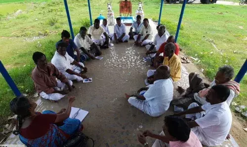 மதுக்கூர் வட்டார 25 விவசாயிகளுக்கு நெல் வயல் வெளிப்பள்ளி பயிற்சி மதுக்கூர் வட்டார 25 விவசாயிகளுக்கு நெல் வயல் வெளிப்பள்ளி பயிற்சி