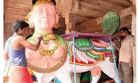 கார்த்திகை தீப திருவிழாவை முன்னிட்டு சுவாமி திருவீதி உலா வாகனங்கள் சீரமைப்பு கார்த்திகை தீப திருவிழாவை முன்னிட்டு சுவாமி திருவீதி உலா வாகனங்கள் சீரமைப்பு