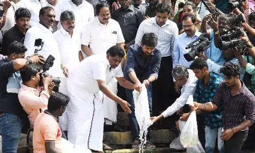 தாமிரபரணி ஆற்றில் மீன் குஞ்சுகள் விடுதல் நிகழ்ச்சி.. உதயநிதி ஸ்டாலின் எம்.எல்.ஏ. பங்கேற்பு..