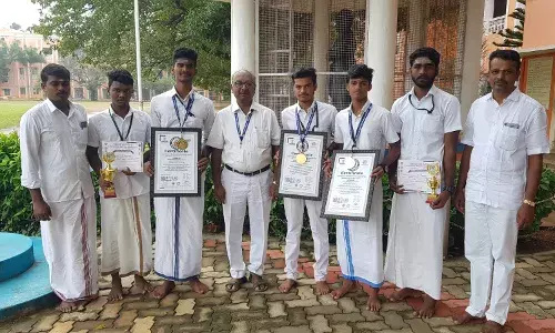 யோகா  போட்டி: திருவேடகம் விவேகானந்த கல்லூரி சாதனை யோகா  போட்டி: திருவேடகம் விவேகானந்த கல்லூரி சாதனை