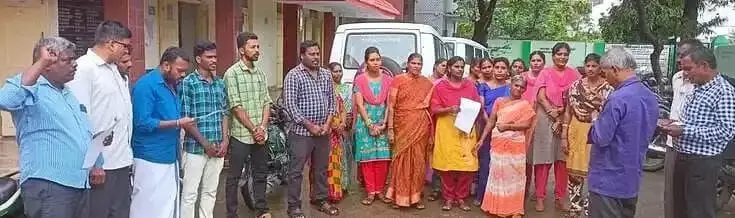 கோரிக்கைகளை வலியுறுத்தி அரசு ஊழியர்கள் ஆர்ப்பாட்டம் கோரிக்கைகளை வலியுறுத்தி அரசு ஊழியர்கள் ஆர்ப்பாட்டம்