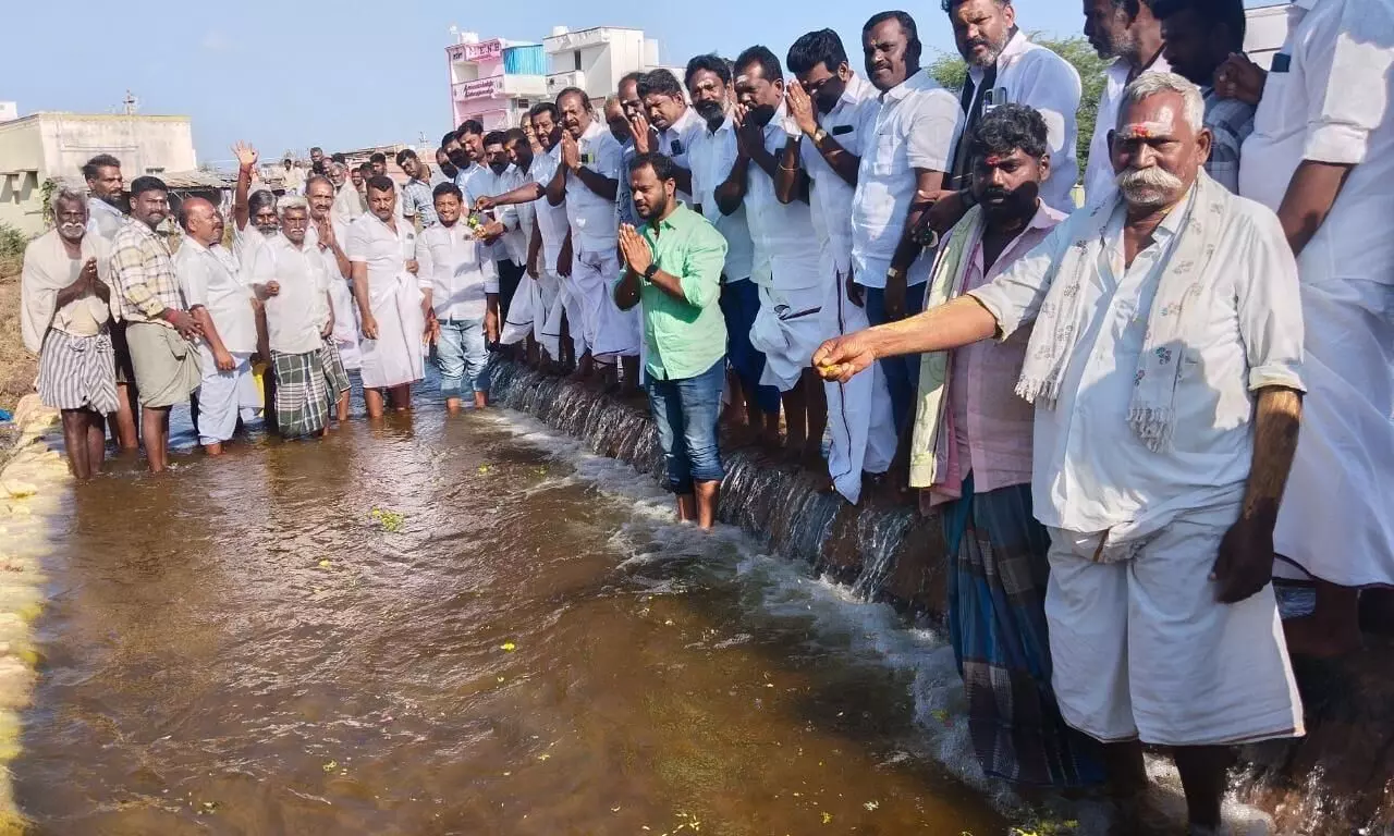 காரியாபட்டி அருகே கண்மாயில் நிரம்பியதால் விவசாயிகள் மகிழ்ச்சி காரியாபட்டி அருகே கண்மாயில் நிரம்பியதால் விவசாயிகள் மகிழ்ச்சி