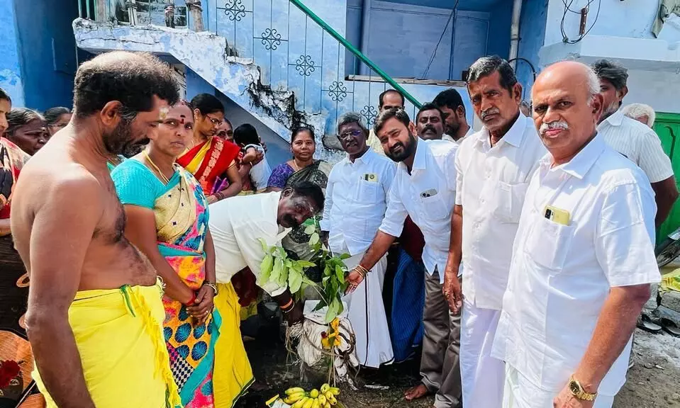 குமாரபாளையத்தில் மேல்நிலை நீர் தேக்கத் தொட்டி கட்ட பூமி பூஜை... குமாரபாளையத்தில் மேல்நிலை நீர் தேக்கத் தொட்டி கட்ட பூமி பூஜை...