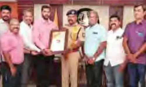 கோவை காவல் ஆணையர் பாலகிருஷ்ணனின் சேவையை பாராட்டி ரோட்டரி சங்கம் விருது... கோவை காவல் ஆணையர் பாலகிருஷ்ணனின் சேவையை பாராட்டி ரோட்டரி சங்கம் விருது...