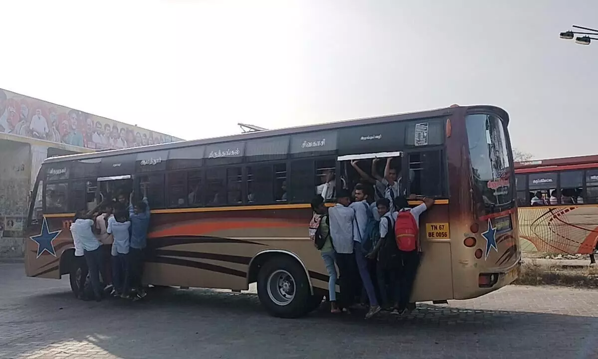 கூடுதலாக அரசு போக்குவரத்துக் கழக பஸ்களை இயக்க கோரிக்கை கூடுதலாக அரசு போக்குவரத்துக் கழக பஸ்களை இயக்க கோரிக்கை