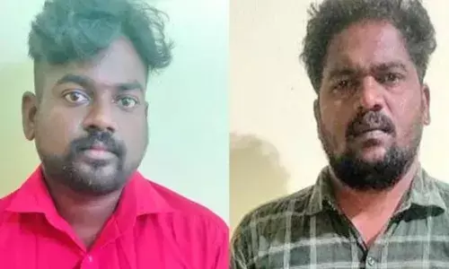 சுரண்டை அருகே பெண்களிடம் செயின் பறிப்பு: இளைஞர்கள் இருவர் கைது சுரண்டை அருகே பெண்களிடம் செயின் பறிப்பு: இளைஞர்கள் இருவர் கைது