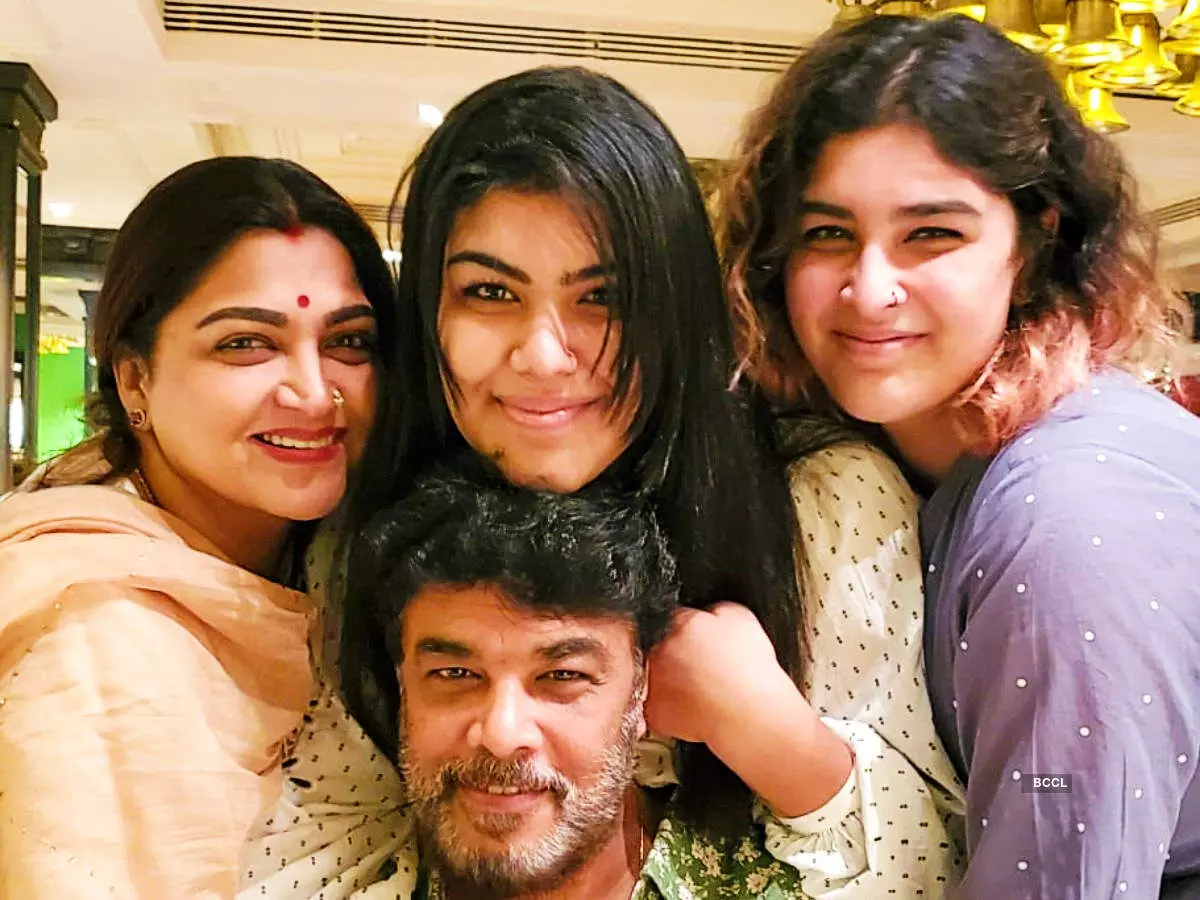 kushboo daughters-நடிகை குஷ்பூ மகள்கள் இப்போ என்ன செய்றாங்க தெரியுமா..? kushboo daughters-நடிகை குஷ்பூ மகள்கள் இப்போ என்ன செய்றாங்க தெரியுமா..?