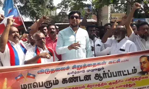 தென்காசியில் விடுதலை சிறுத்தைகள் கட்சியினர் ஆர்ப்பாட்டம்... தென்காசியில் விடுதலை சிறுத்தைகள் கட்சியினர் ஆர்ப்பாட்டம்...
