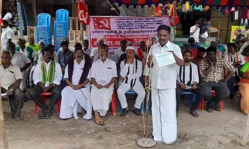 செஞ்சியில் விவசாயிகள் சங்கத்தினர் ஆர்ப்பாட்டம்.. ஆளுநரை திரும்பப் பெற வலியுறுத்தல்... செஞ்சியில் விவசாயிகள் சங்கத்தினர் ஆர்ப்பாட்டம்.. ஆளுநரை திரும்பப் பெற வலியுறுத்தல்...