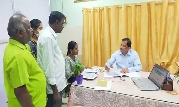 வட்டாட்சியர் அலுவலகத்தில் வருவாய் நிர்வாக ஆணையர் ஆய்வு வட்டாட்சியர் அலுவலகத்தில் வருவாய் நிர்வாக ஆணையர் ஆய்வு