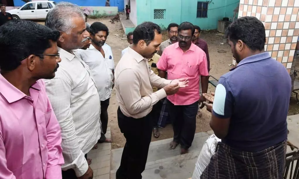 சிவகங்கை அருகே வெண்கல உலோக உற்பத்தியாளர்கள் குழுமம்: ஆட்சியர் தகவல் சிவகங்கை அருகே வெண்கல உலோக உற்பத்தியாளர்கள் குழுமம்: ஆட்சியர் தகவல்