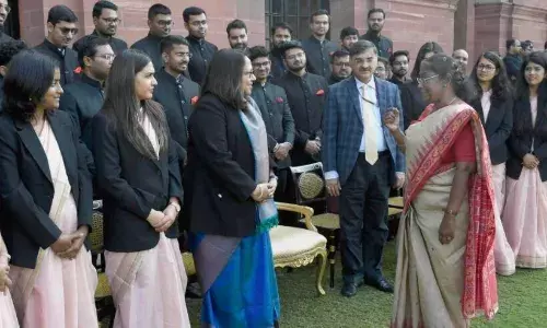 கடற்படை உள்ளிட்ட அதிகாரிகள் குடியரசுத் தலைவருடன் இன்று சந்திப்பு கடற்படை உள்ளிட்ட அதிகாரிகள் குடியரசுத் தலைவருடன் இன்று சந்திப்பு