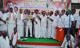 திருவண்ணாமலையில் காங்கிரஸ் கட்சி சார்பில் ஆர்ப்பாட்டம் திருவண்ணாமலையில் காங்கிரஸ் கட்சி சார்பில் ஆர்ப்பாட்டம்
