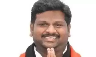 பிரதமர் படம் அகற்றம்; மாநகர திமுக செயலாளராக இருந்த அமைச்சரின் மகன் பதவி நீக்கம் பிரதமர் படம் அகற்றம்; மாநகர திமுக செயலாளராக இருந்த அமைச்சரின் மகன் பதவி நீக்கம்