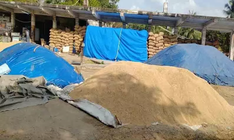 ராஜபாளையம் அருகே நெல் கொள்முதல் நிலையம் செயல்படாததால் விவசாயிகள் வேதனை ராஜபாளையம் அருகே நெல் கொள்முதல் நிலையம் செயல்படாததால் விவசாயிகள் வேதனை