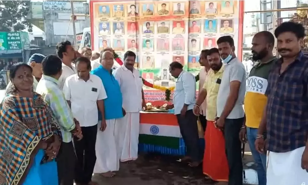 புல்வாமா தாக்குதலில் உயிரிழந்த ராணுவ வீரர்களுக்கு பா.ஜ.க. சார்பில் மரியாதை புல்வாமா தாக்குதலில் உயிரிழந்த ராணுவ வீரர்களுக்கு பா.ஜ.க. சார்பில் மரியாதை