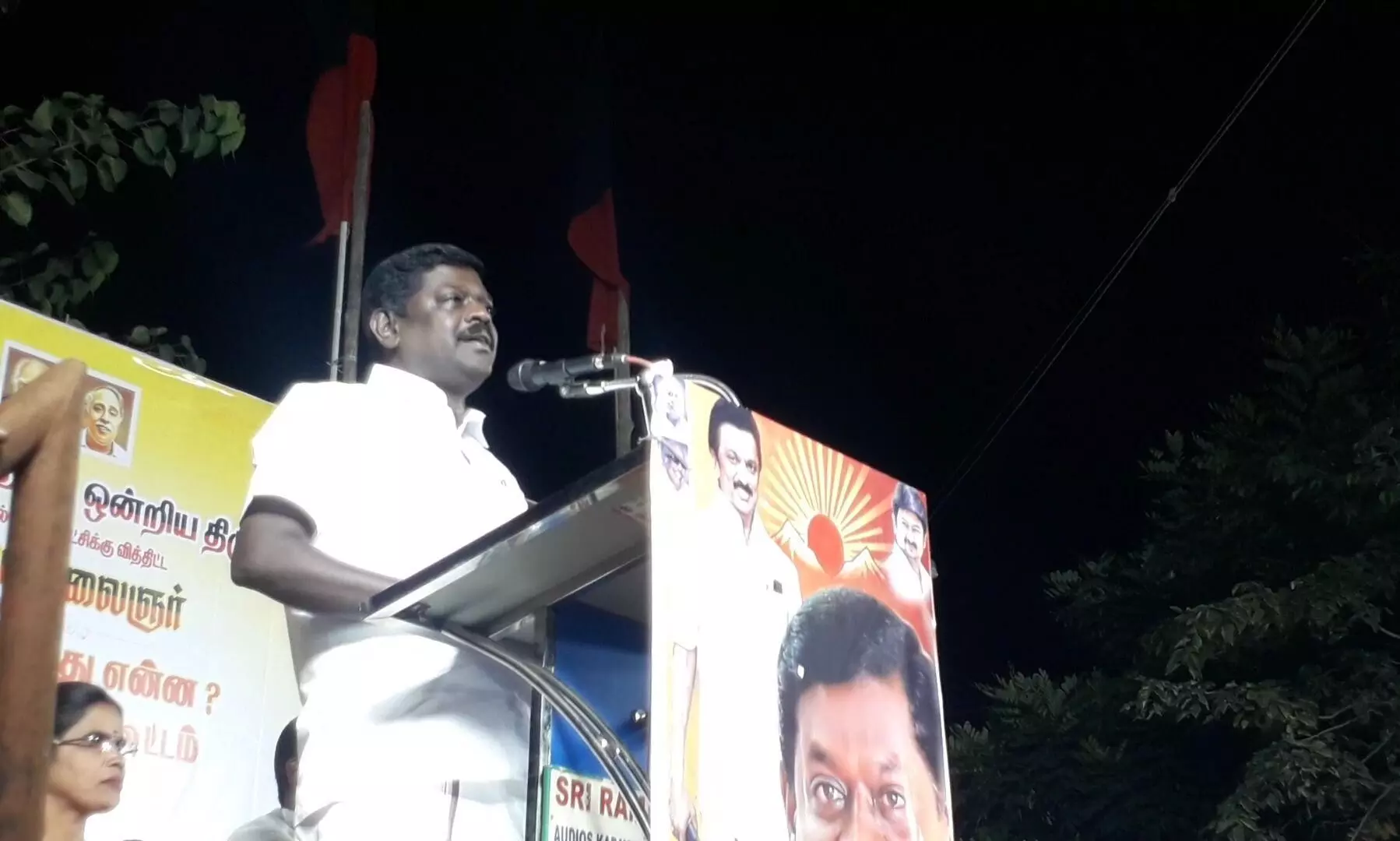 கருணாநிதியைப் பற்றி பேச சீமானுக்கு தகுதி கிடையாது கருணாநிதியைப் பற்றி பேச சீமானுக்கு தகுதி கிடையாது
