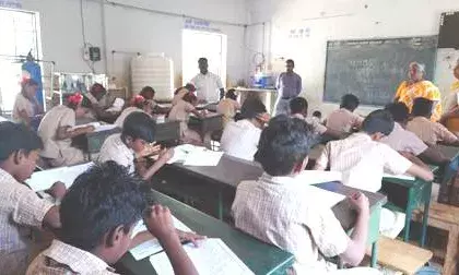 என்.எம்.எம்.எஸ் மாதிரித் தேர்வு எழுதிய பள்ளி மாணவர்கள் என்.எம்.எம்.எஸ் மாதிரித் தேர்வு எழுதிய பள்ளி மாணவர்கள்