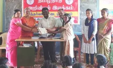 துளிர் திறனறிதல் தேர்வு  எழுதிய மாணவர் களுக்கு சான்றிதழ் வழங்கி பாராட்டு துளிர் திறனறிதல் தேர்வு  எழுதிய மாணவர் களுக்கு சான்றிதழ் வழங்கி பாராட்டு