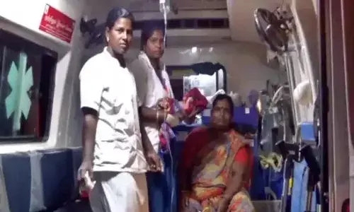 திருவண்ணாமலை: ஓடும் ஆம்புலன்ஸில் பிறந்த குழந்தை திருவண்ணாமலை: ஓடும் ஆம்புலன்ஸில் பிறந்த குழந்தை