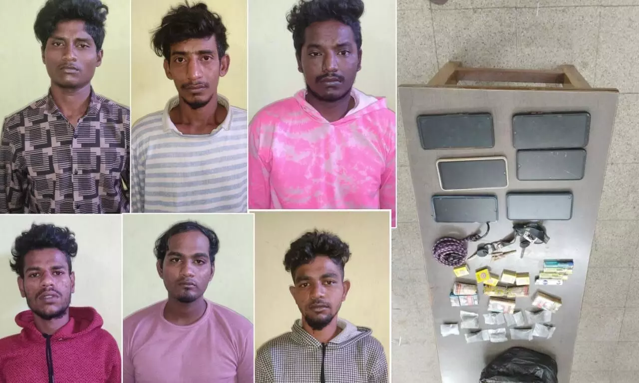 பெரியபாளையம் அருகே கஞ்சா கடத்தலில் ஈடுபட்ட 6 பேர் கைது பெரியபாளையம் அருகே கஞ்சா கடத்தலில் ஈடுபட்ட 6 பேர் கைது