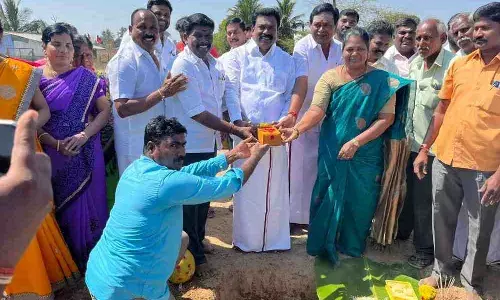 புதிய பள்ளி கட்டிடம் பூமி பூஜை: பூந்தமல்லி எம்.எல்.ஏ. பங்கேற்று துவக்கம்